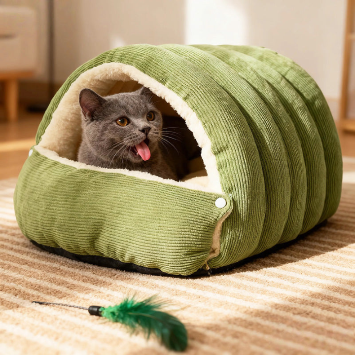 NestHaven │ Winter Closed Off Cat Bed